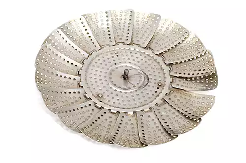 2 średnie Pasternaki, Obrane I Pokrojone Na Kawałki O Grubości 1,25 Cm