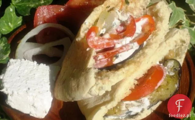 Pieczona Pita Warzywna Z Kremowym Sosem Feta