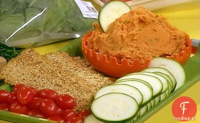 Ciecierzyca, pieczona papryka i rozmaryn z płaskimi Pieczywami, pomidorami winogronowymi i krążkami cukinii