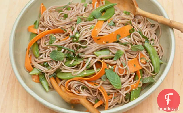 Makaron Soba z warzywami i miętą