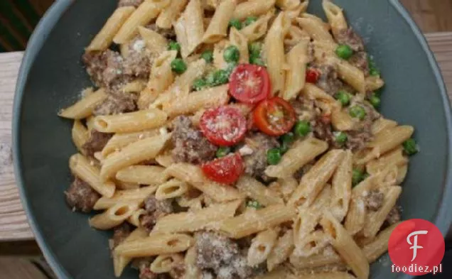 Penne z kiełbasą, groszkiem i Mascarpone