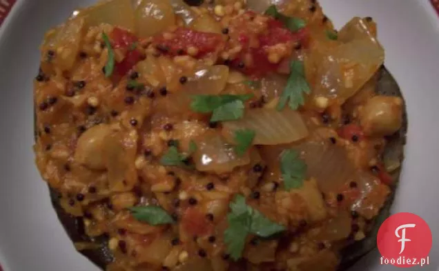 Pomidorowo-Ciecierzycowe Curry w skorupkach bakłażana