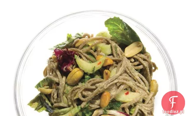 Makaron soba sezamowy z ogórkiem, Bok Choy i mieszaną zielenią