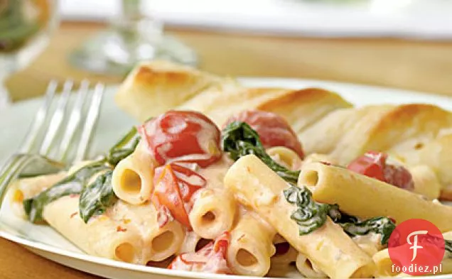 Ziti ze szpinakiem, pomidorkami koktajlowymi i sosem Gorgonzola