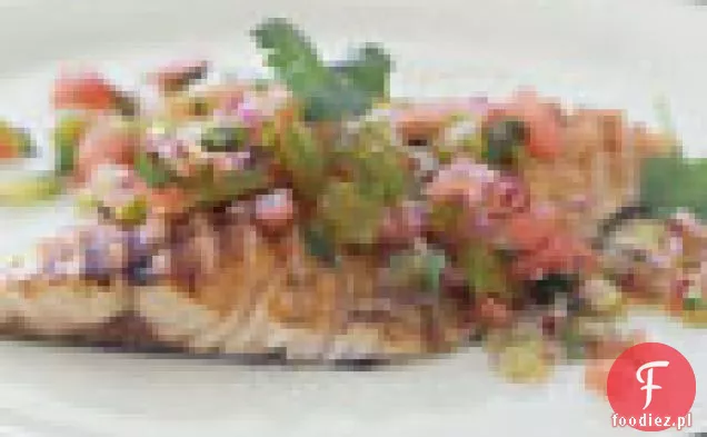 Grillowany bas z zielonymi pomidorami i arbuzową salsą