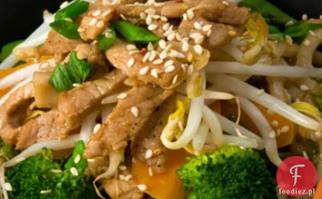 Stir-Fry Z Kurczakiem, Warzywami I Makaronem