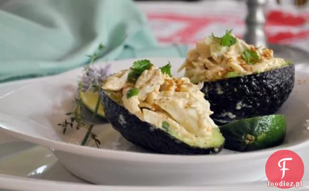 Sałatka krabowa w połówkach awokado