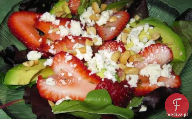 Awokado Sałatka truskawkowa z fetą i orzechami włoskimi w estragonie