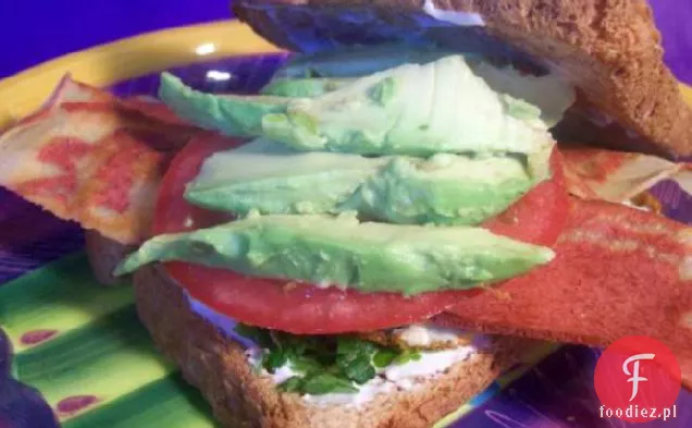 Kanapka z jajkiem smażonym i awokado