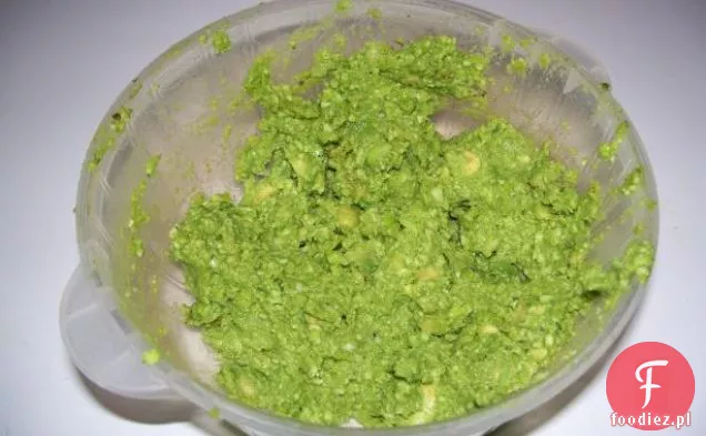 Panini z pieczarkami i kurczakiem z majonezem z awokado