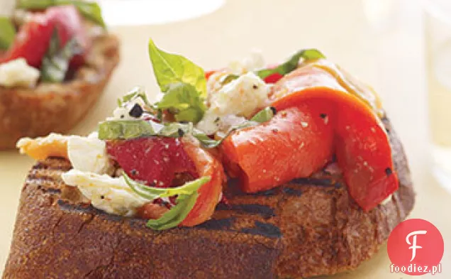 Pieczona papryka, feta i bazylia Bruschetta
