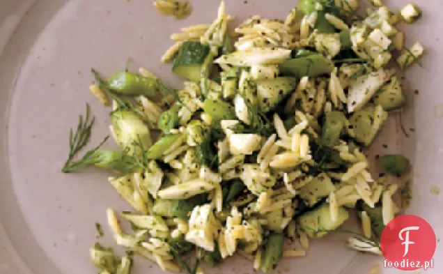 Sałatka Orzo, fasolka szparagowa i koper włoski z pesto koperkowym