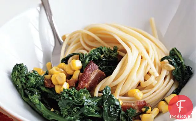 Linguine z brokułami, boczkiem i kukurydzą