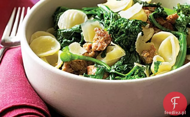 Orecchiette z kiełbasą i brokułami Rabe