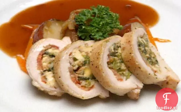 Kurczak nadziewany wędzoną mozzarellą, pieczonymi pomidorami i brokułami Rabe na ziemniakach z sosem Marsala