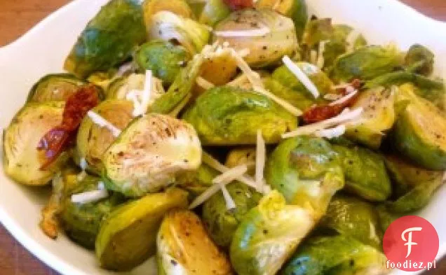 Brukselka z szalotką, czosnkiem i suszonymi pomidorami