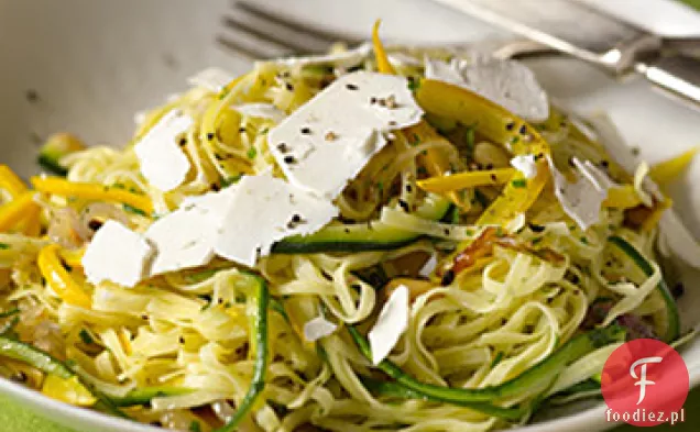 Linguine z makaronem do squasha i orzechami pinii przepis