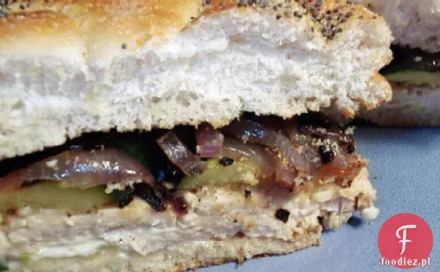 Panini z kurczaka i warzyw z majonezem estragonowym