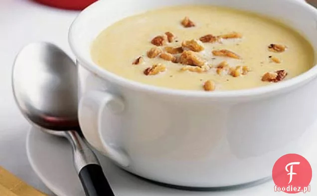 Zupa z dyni z prażonymi orzechami włoskimi