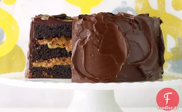 Ciasto czekoladowe z mleczno-czekoladowym Crunch i sosem karmelowym