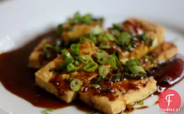 Kolacja: smażone na patelni Tofu z ciemnym słodkim sosem sojowym
