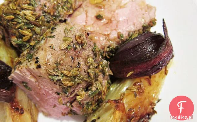 Polędwica wieprzowa pieczona z koprem włoskim ze słodką cebulą