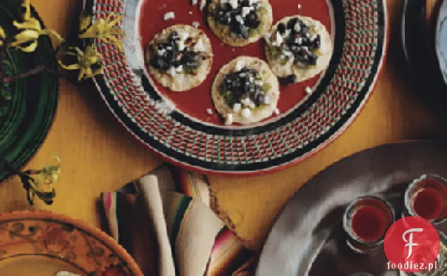 Mini tortille z grzybami kukurydzianymi i świeżą salsą Tomatillo