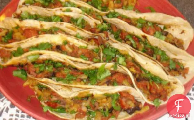 Chorizo, ziemniaki i grzyby Tacos