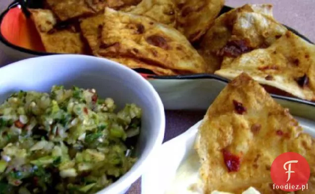 Adobo Chipsy z ciepłym kozim serem i salsą Kolendrową