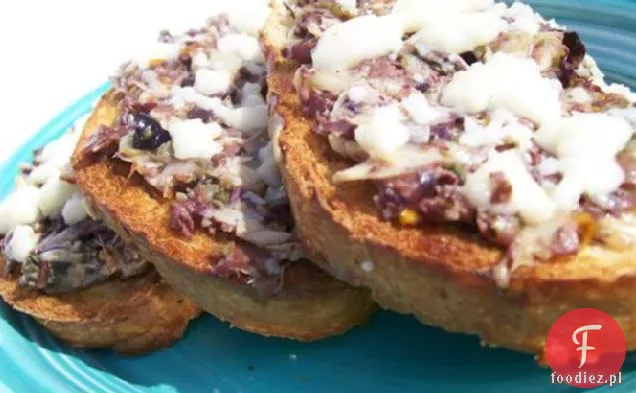 Tapenade-karczochy serca na francuskim chlebie