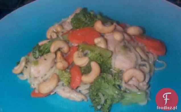 Kurczak, brokuły, i nerkowca Stir-Fry (płaski brzuch dieta przepis)