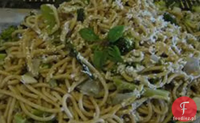 Spaghetti z brokułami i pieczarkami
