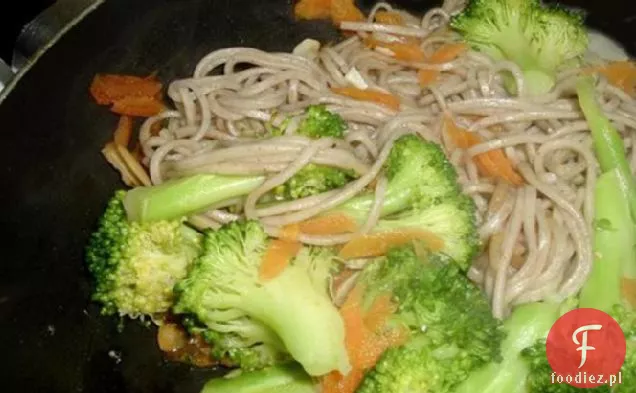 Brokuły i makaron Soba