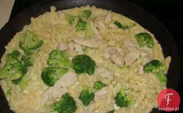 Makaron z kurczakiem, brokułami i Fusilli