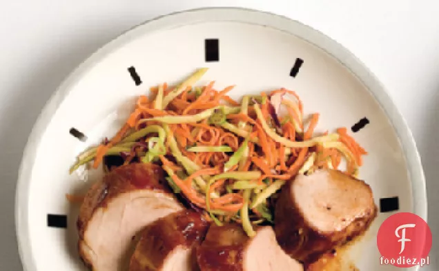 Polędwiczki wieprzowe Hoisin z sałatką z marchwi azjatyckiej