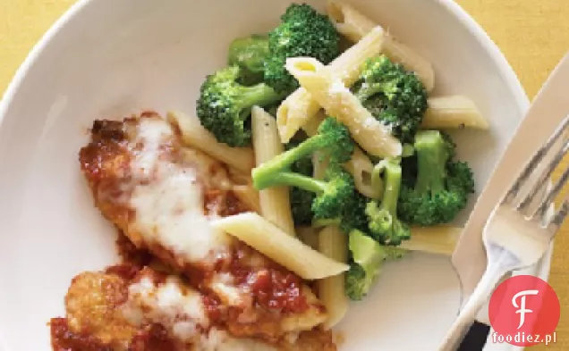 Kurczak parmezan z Penne i brokułami