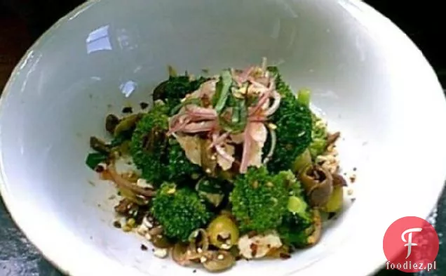 Sałatka z brokułami Carianne, zielonymi oliwkami i suszonymi pomidorami