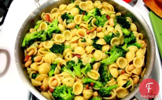 Orecchiette z pancettą i brokułami