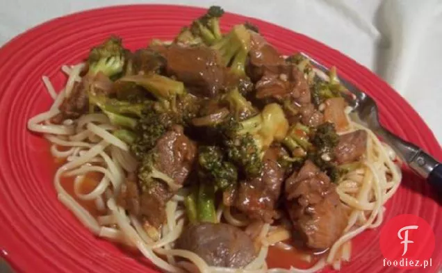 Pikantne Linguine, wołowina i brokuły