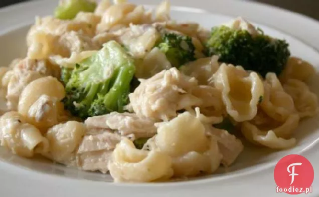 Kurczak na patelni, brokuły, Ziti i ser Asiago