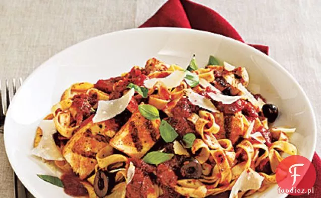Kurczak Puttanesca z Fettuccine