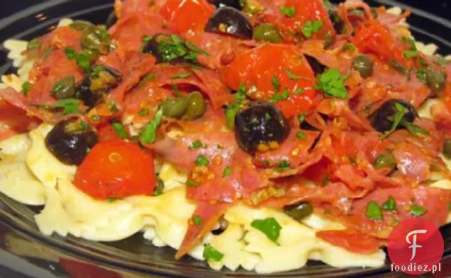 Tagliatelle z Salami, oliwkami i pomidorami pieczonymi w piecu