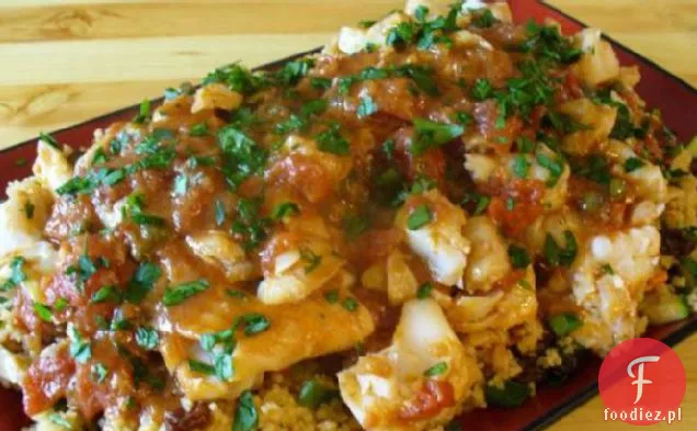 Tagine rybny z pomidorami, kaparami i cynamonem