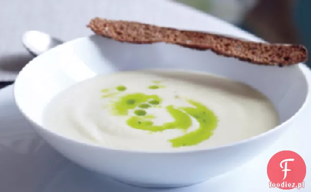 Zupa kalafiorowa ze szczypiorkiem i żytnim Crostini