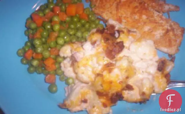 Kremowa zapiekanka z kalafiora z boczkiem i cheddarem