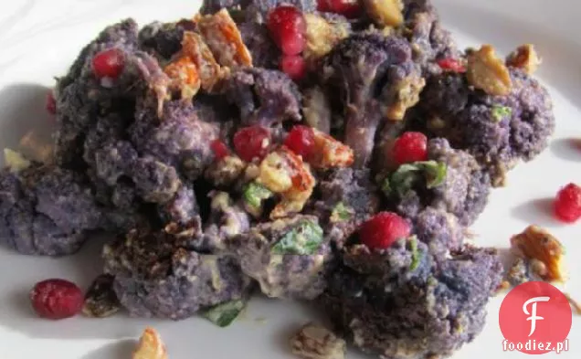 Pieczony kalafior z migdałami, pestkami granatu i tahini Sauc