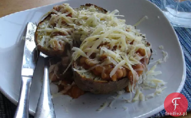 Pieczone ziemniaki i bób z pancettą