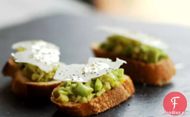 Chopped Fava Bean Crostini z przepisem Pecorino