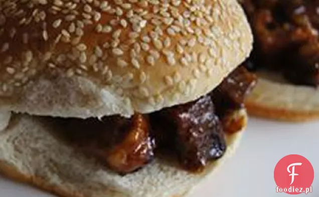 Slow Cooker BBQ Flat Iron Steak kanapki