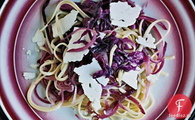 Linguine z czerwoną kapustą